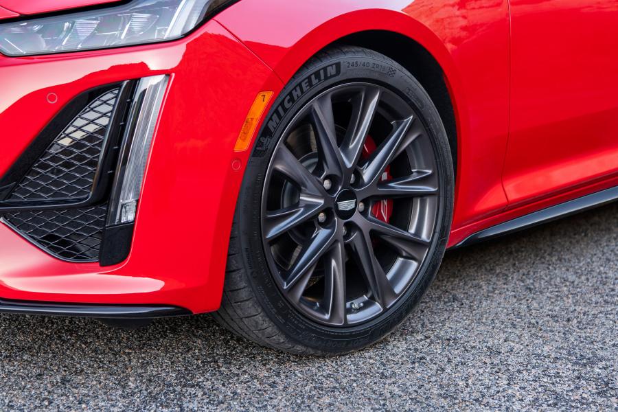 Колеса Cadillac CT5-V 2019 года  (фото 17 из 33)